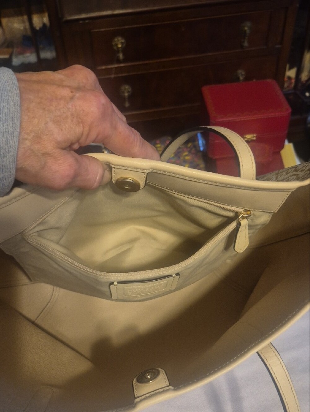 EUC!! Coach Beige & Cream Signature Canvas Tote - Picture 8 of 11
